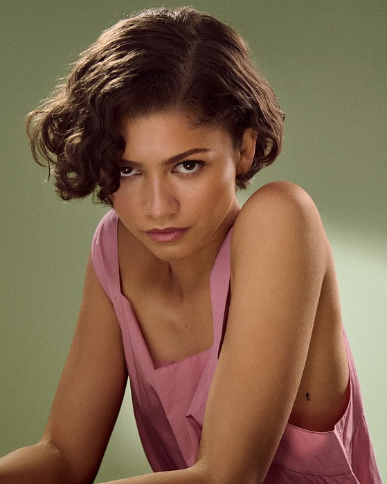 انضمام زندايا إلى بيلا حديد كسفيرة لـPrada Beauty