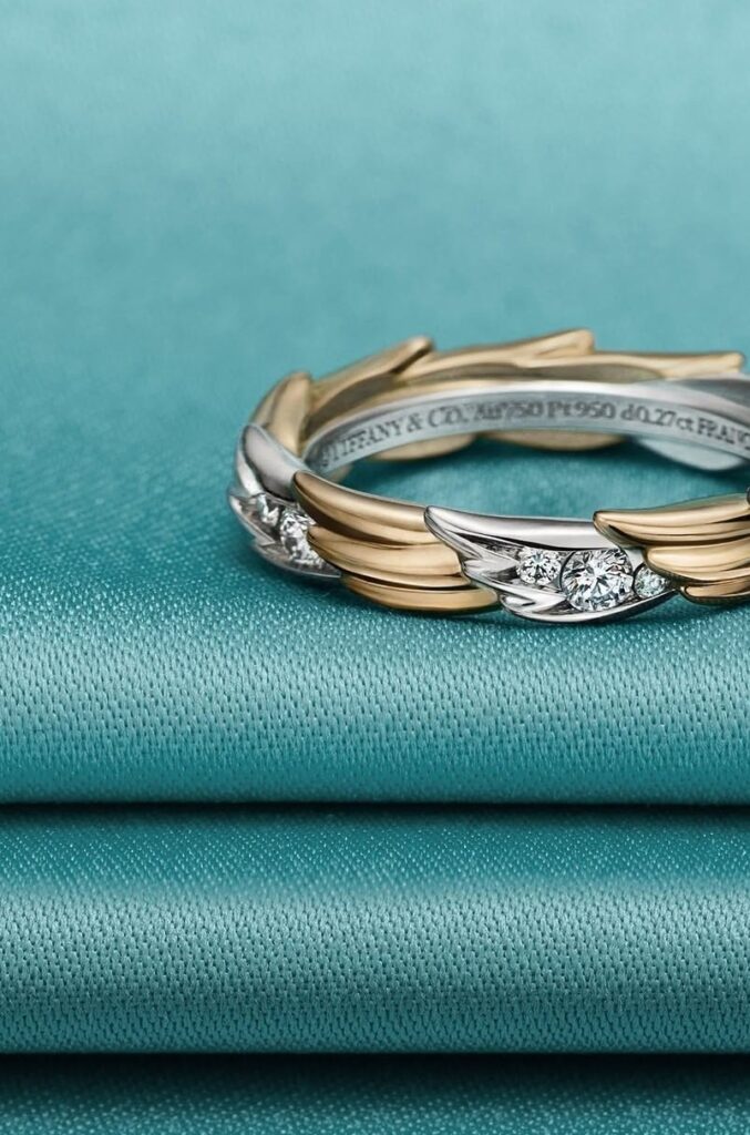 Tiffany & Co تحوّل طائر Bird on a Rock إلى رمز للحرية والفرح