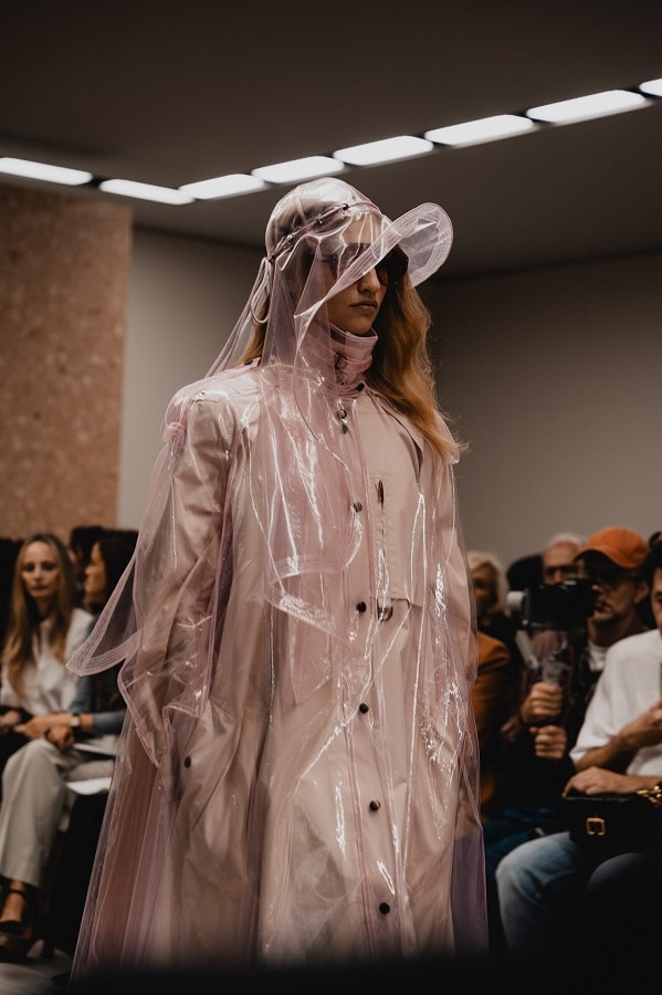 عرض Chloé ربيع وصيف 2027: في مرصد باريس مع شيمينا كمالي